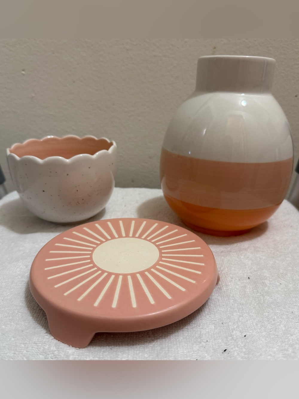 3 Piece Peach Sunburst Ceramic Trivet and Vase
